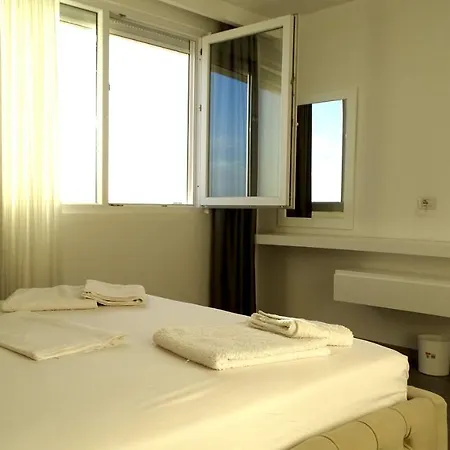 Zhaklin Apartment's *