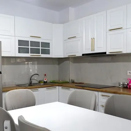 Zhaklin Apartment's Sarandë